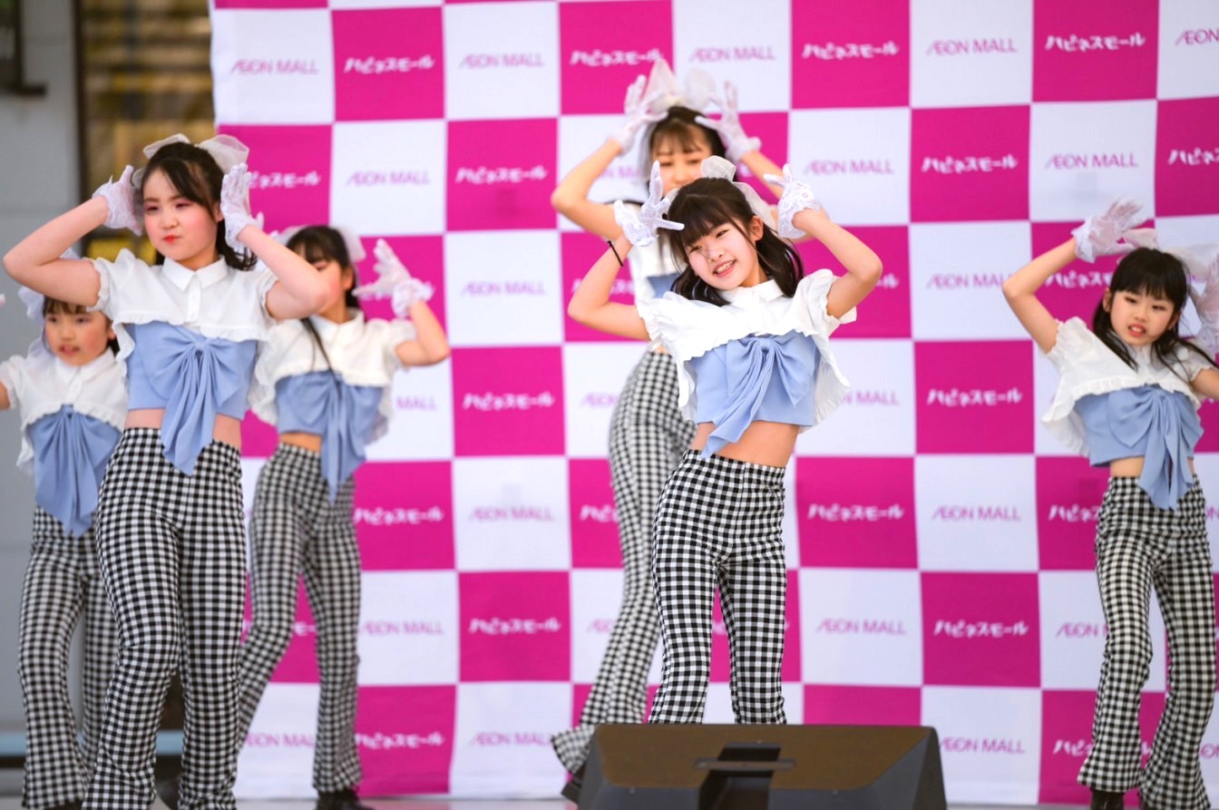 商業施設「イオンモールダンスフェスティル」でのダンスステージ