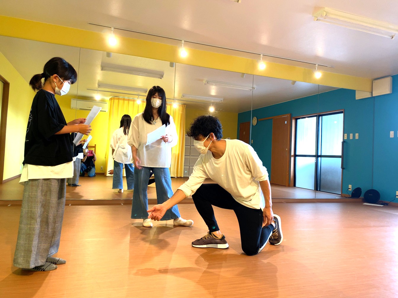 発表会に向けて練習する生徒たち